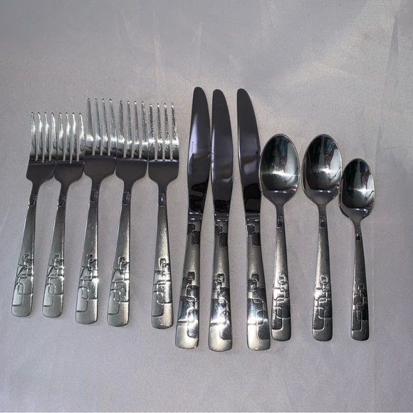 Oneida Other - Oneida Quadratic Stainless Steel Flatware Cutlery 11 Pieces Partial Set
